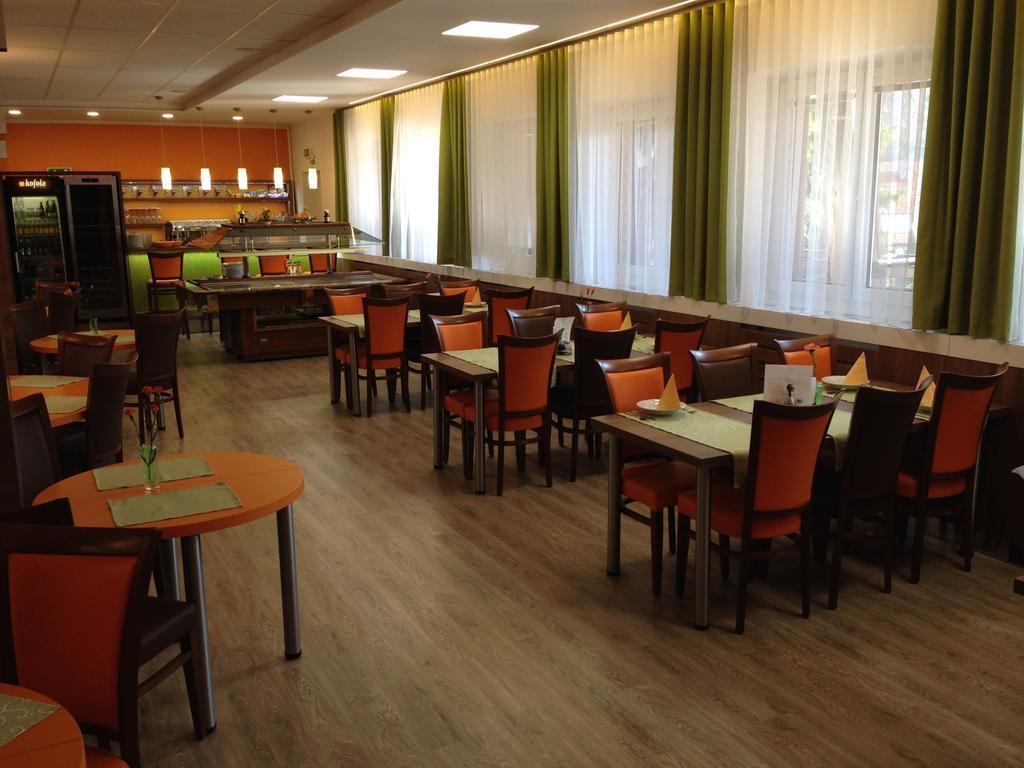 Hotel Odra Ostravice Buitenkant foto